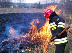 Apel Komendy Powiatowej PSP w Wadowicach oraz Komendy Powiatowej Policji w Wadowicach o zaniechanie szkodliwego wypalania traw.